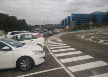 El aparcamiento gratuito del Álvaro Cunqueiro cierra varios días por reasfaltado