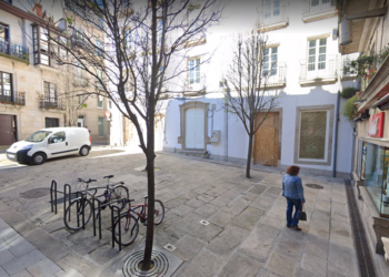 Dos policías de Vigo, ‘niñeros’ por unas horas