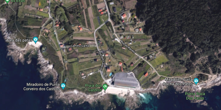 Rescatan a una persona que cayó en una zona de rocas en Cangas