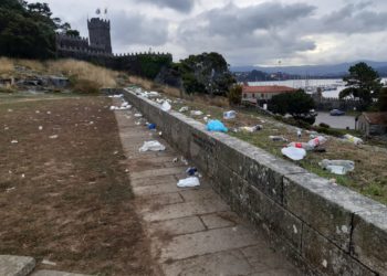 El botellón se descontrola en Baiona: «El plan del Concello es una farsa»