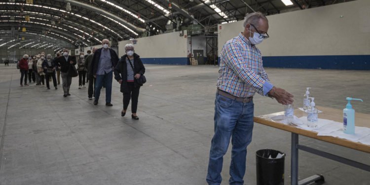 Galicia alcanza el 50% de población inmunizada y llega a las 3 millones de dosis