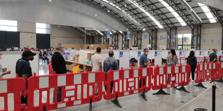 Sanidade cita a 42.000 personas para vacunarlas en el Ifevi la próxima semana