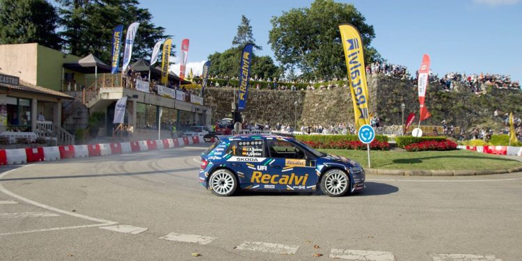 ‘Cohete’ Suárez, líder en el comienzo del Rallye Rías Baixas