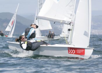 Bermúdez y Pumariega resisten al frente de la flota de Snipe en Vigo