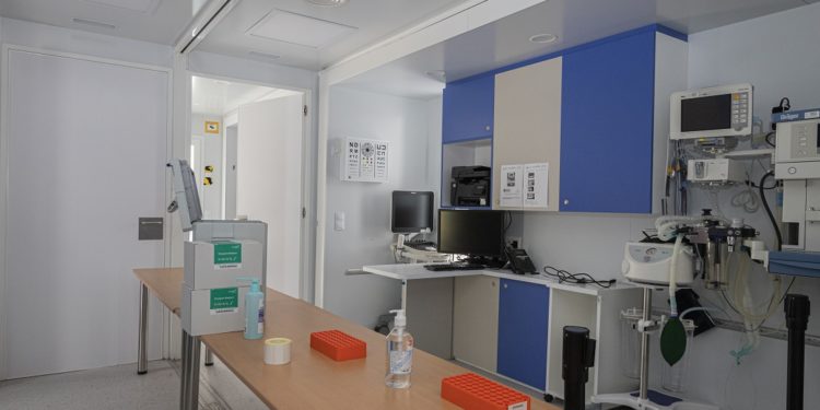 Galicia baja tras 13 días de 1.000 contagios diarios pero suma 10 muertes