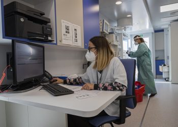 Vigo celebra su bajada de restricciones con reducción de casos, ingresos e incidencia