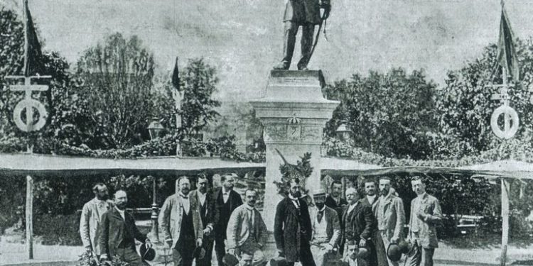 Vigo levanta o monumento a Méndez Núñez e descobre a placa na súa casa natal