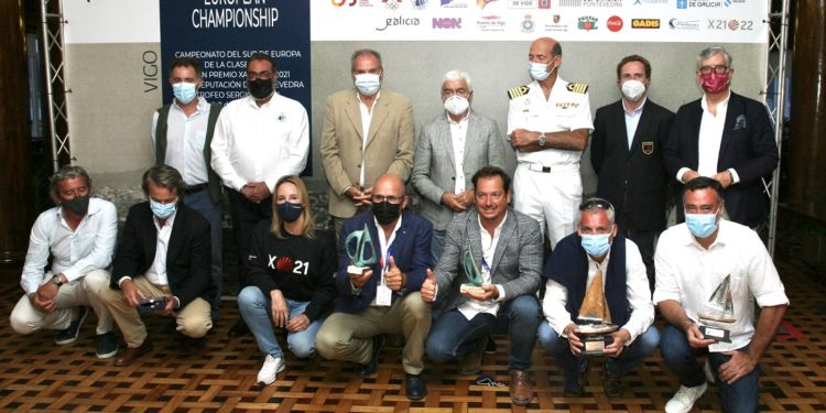 Honores para el centenario Astilleros Lagos