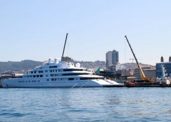 El «Azzam» finaliza su «refit» millonario tras cinco meses en Vigo y ya tiene fecha de salida