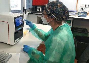 Los hospitales de Vigo dan otra batería de altas y ‘neutralizan’ los últimos diez días