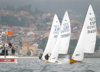 El “Regina” gana la Regata de Clásicos previa al Europeo Sur de Snipe tras una «desfeita» en la ría