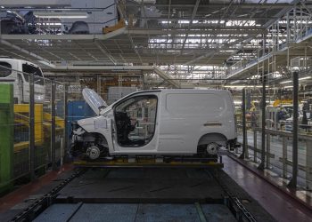 La producción en Stellantis Vigo vuelve antes de lo previsto tras la última parada