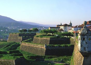 Las fuerzas de Fernando de Valladares sitian la plaza fuerte de Valença do Minho