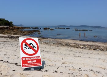 Cerrada al baño una playa de Vigo por un vertido