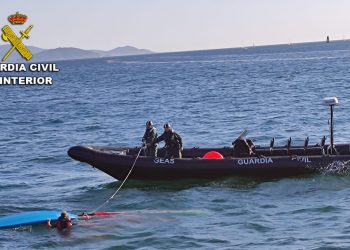 Rescatado en la ría de Vigo un windsurfista
