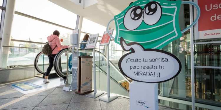 El área sanitaria de Vigo baja de los 3.000 casos activos un mes después