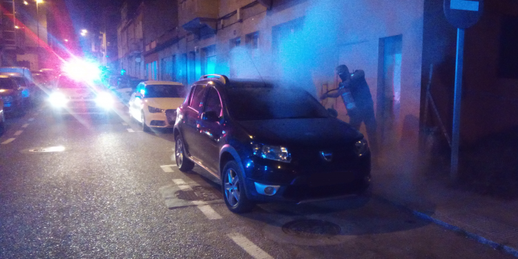 Detenido un hombre por prender fuego a dos coches en Vigo