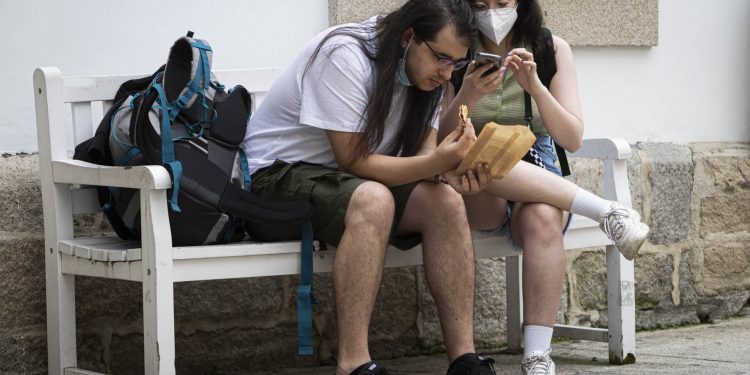 El área sanitaria de Vigo baja de los 2.000 enfermos con Covid-19 tras otro buen balance diario