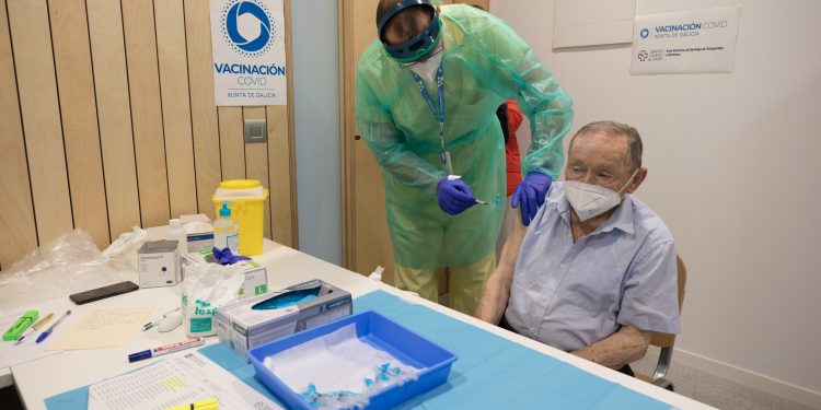 Galicia supera el 70% de la población total con pauta completa contra la Covid-19