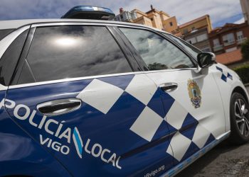 Desalojan de un autobús en Vigo a un pasajero “agresivo” y sin mascarilla