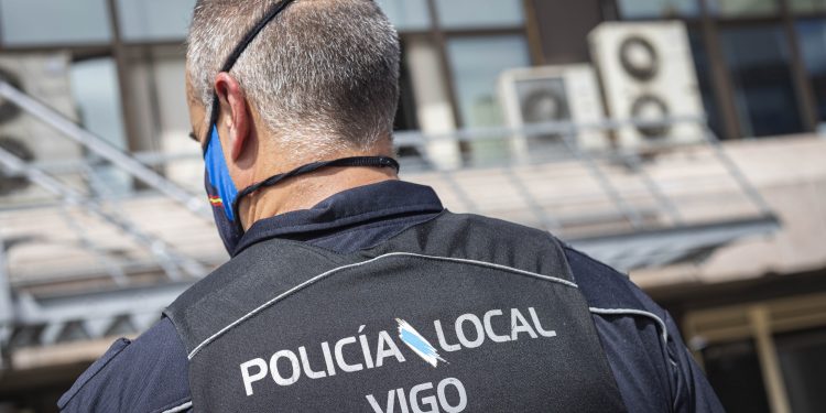 Detenido en Vigo por amenazar de muerte con una botella de cristal al personal y clientela de un pub