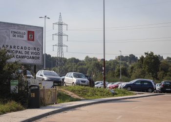 Cazada una mujer entrando en coches en el aparcamiento exterior del Álvaro Cunqueiro