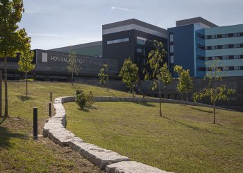 Siete ingresados con Covid-19 menos en Vigo, que retoma la fuerte caída de su incidencia