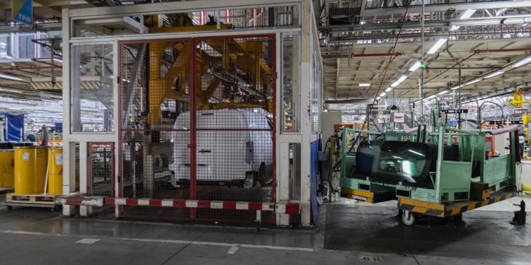 Stellantis Vigo vuelve a suspender la actividad en el sistema 2
