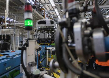 El regreso a la actividad del sistema 2 en Stellantis Vigo se hace esperar unas horas