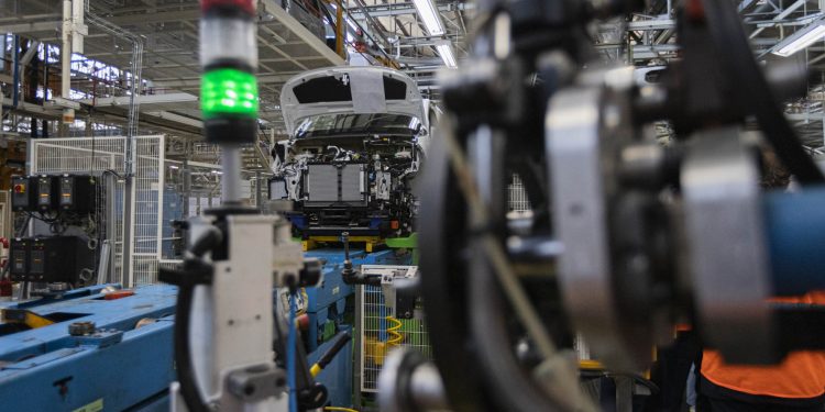 El regreso a la actividad del sistema 2 en Stellantis Vigo se hace esperar unas horas