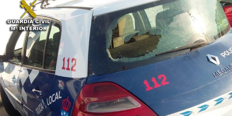 Investigan a cuatro jóvenes por agredir un policía local en un botellón en A Guarda
