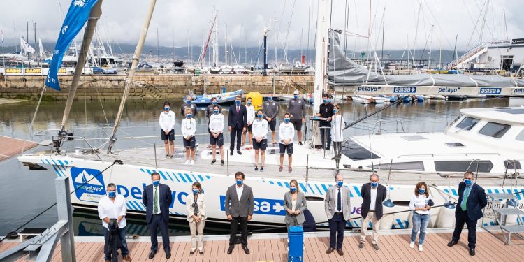 Feijóo anima a las mujeres del Reto Pelayo en el desafío al cáncer