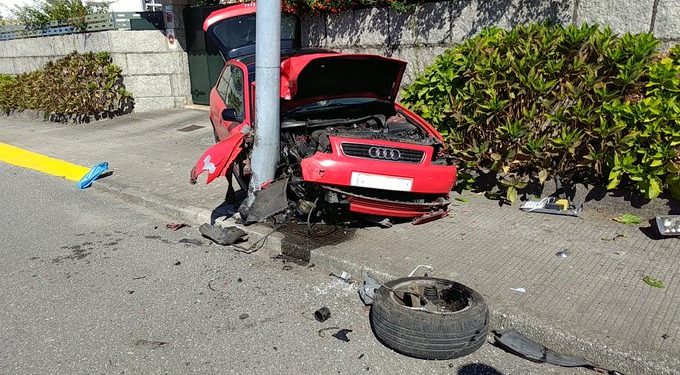 Herido un conductor en Nigrán al chocar con una farola