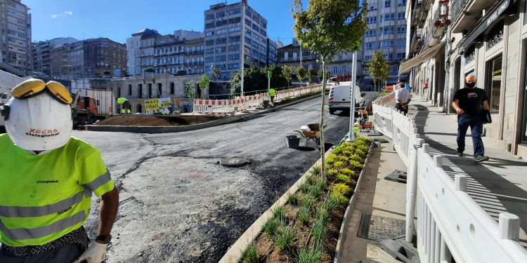 El asfaltado del entorno de Vialia Vigo estará listo «en días» para reabrir el tráfico