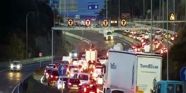 Un accidente colapsa el puente de Rande
