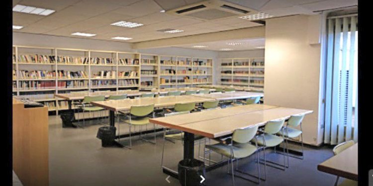 Marea de Vigo denuncia o peche da biblioteca de Afundación no Calvario