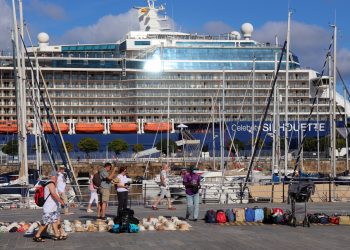 Vigo vive su segunda jornada consecutiva con cientos de cruceristas en sus calles