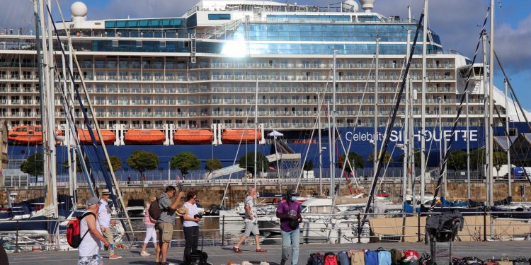 Vigo vive su segunda jornada consecutiva con cientos de cruceristas en sus calles