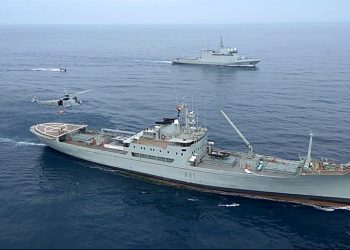 Vigo recibe al «abuelo gris» de la Armada: buque logístico incautado a contrabandistas de tabaco