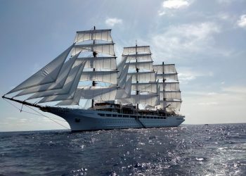Madrina viguesa para el ‘Sea Cloud Spirit’, bautizado en Palma con champán ‘bendito’