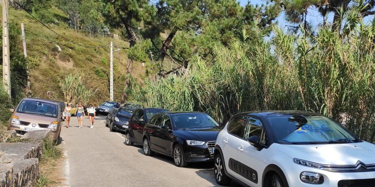 Reclaman “soluciones definitivas” a los puntos negros de tráfico del verano en Nigrán