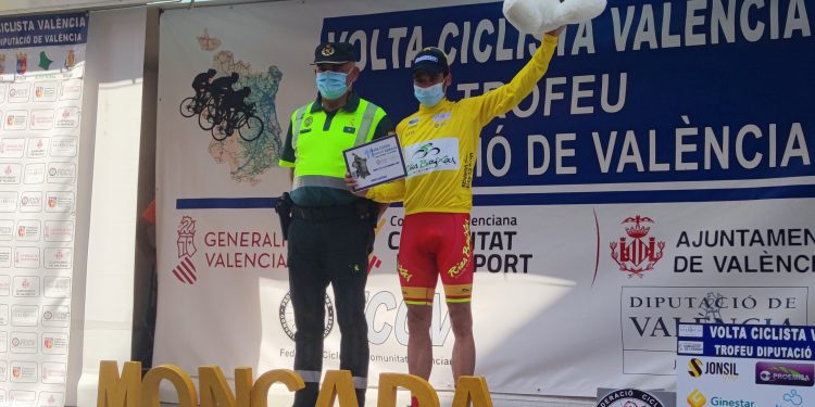 Prades conquista la segunda Volta Valencia consecutiva del Vigo-Rías Baixas