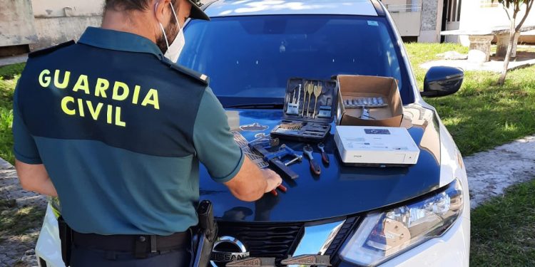 Investigan penalmente al presunto autor de un robo en un colegio de Tomiño