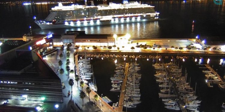 «Iona» y «Marella» amarran en Vigo en la primera doble escala tras la pandemia