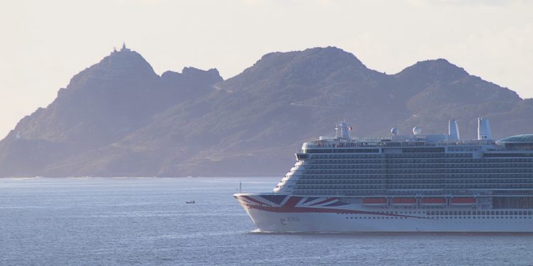 «Iona» y «Marella» devuelven a Vigo a la «normalidad»: doble escala con 4.000 pasajeros