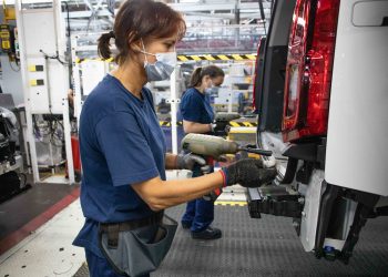 Stellantis Vigo para toda su producción de vehículos este jueves
