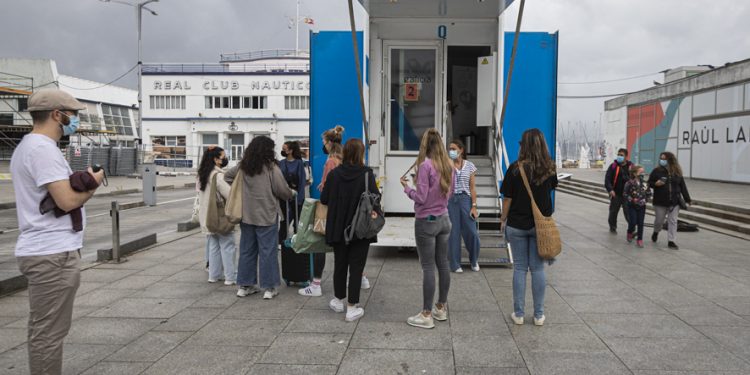 La cifra de contagios más baja en dos meses acerca la incidencia del área sanitaria de Vigo a 150