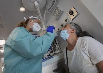 La incidencia del área sanitaria de Vigo se acerca a 100 y los casos activos, a 700