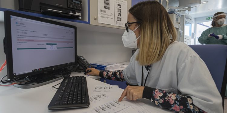 La incidencia del área sanitaria de Vigo registra la menor caída del verano