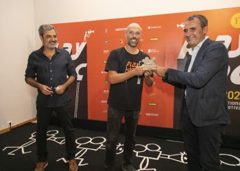 «Esquirlas», Premio Play-Doc 2021; «Os corpos», mellor cinta galega